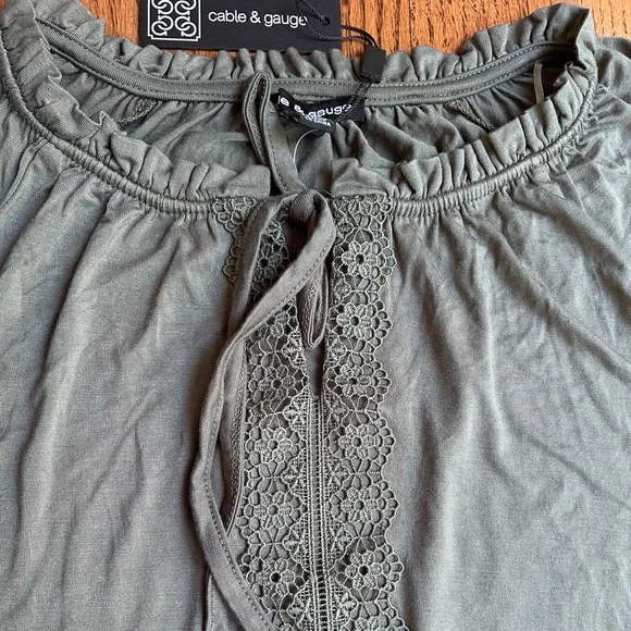 NWT Cable & Gauge Women’s Top Crewneck Lace Short Flutter Sleeves Ruffled Neck - Picture 2 of 8